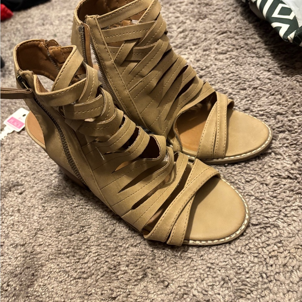 Women's Tan Strappy Sandals
